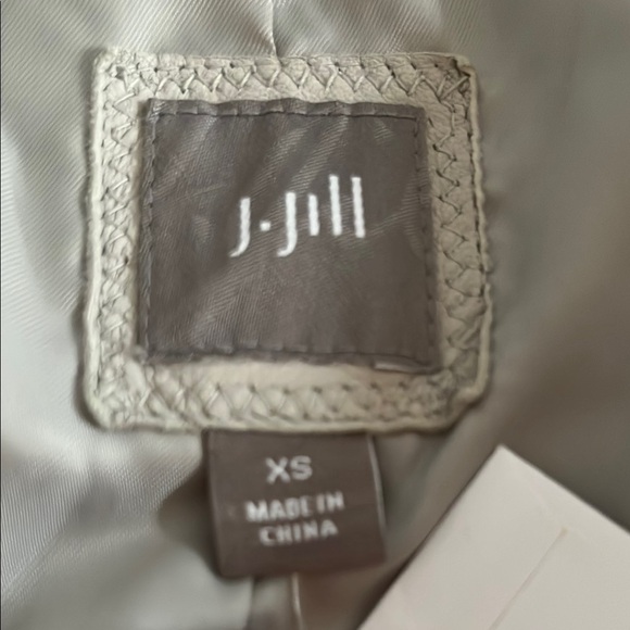 J Jill Cream Leather Blazer with Cropped Design and Wide Lapels - Picture 2 of 8